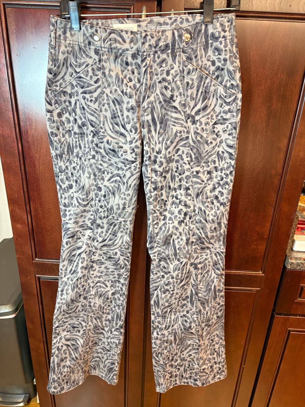 Pilcro Anthropologie Gray Leopard Print Bootcut Pants Size 26 Stretch